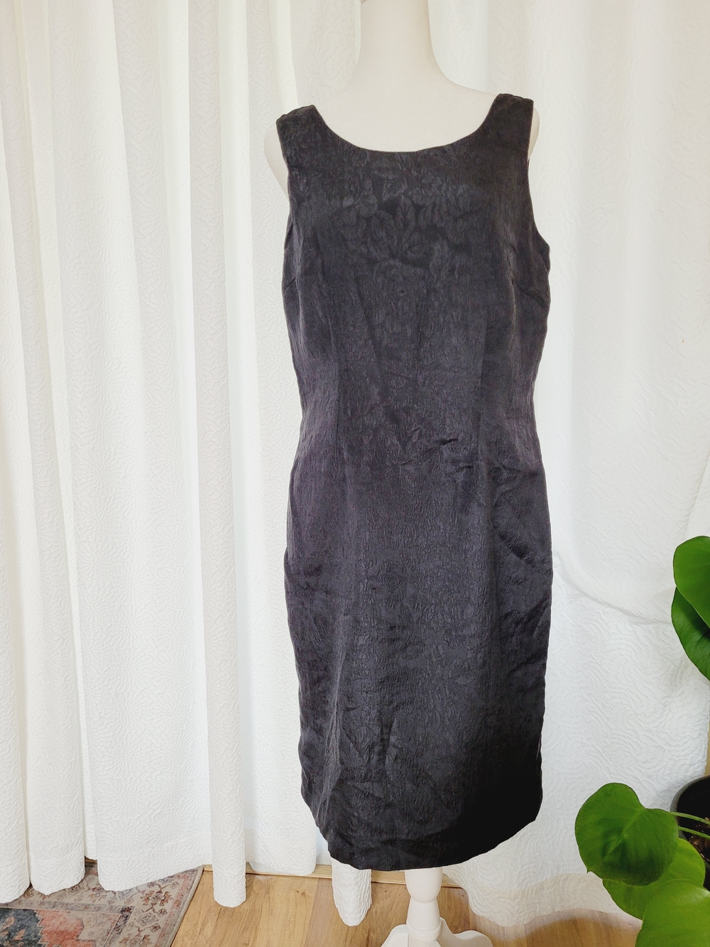 Silk Classic Black Sleeveless Midi Dress